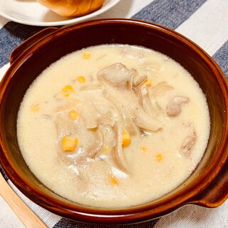 きのこと豚肉のクリームシチュー